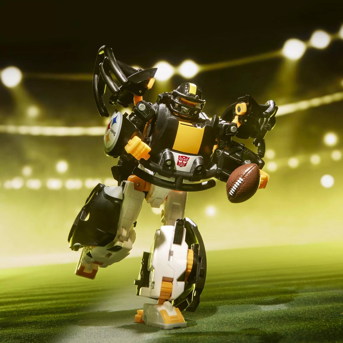 Transformers Collaborative NFL x Transformers Steelsmash (Pittsburgh Steelers)