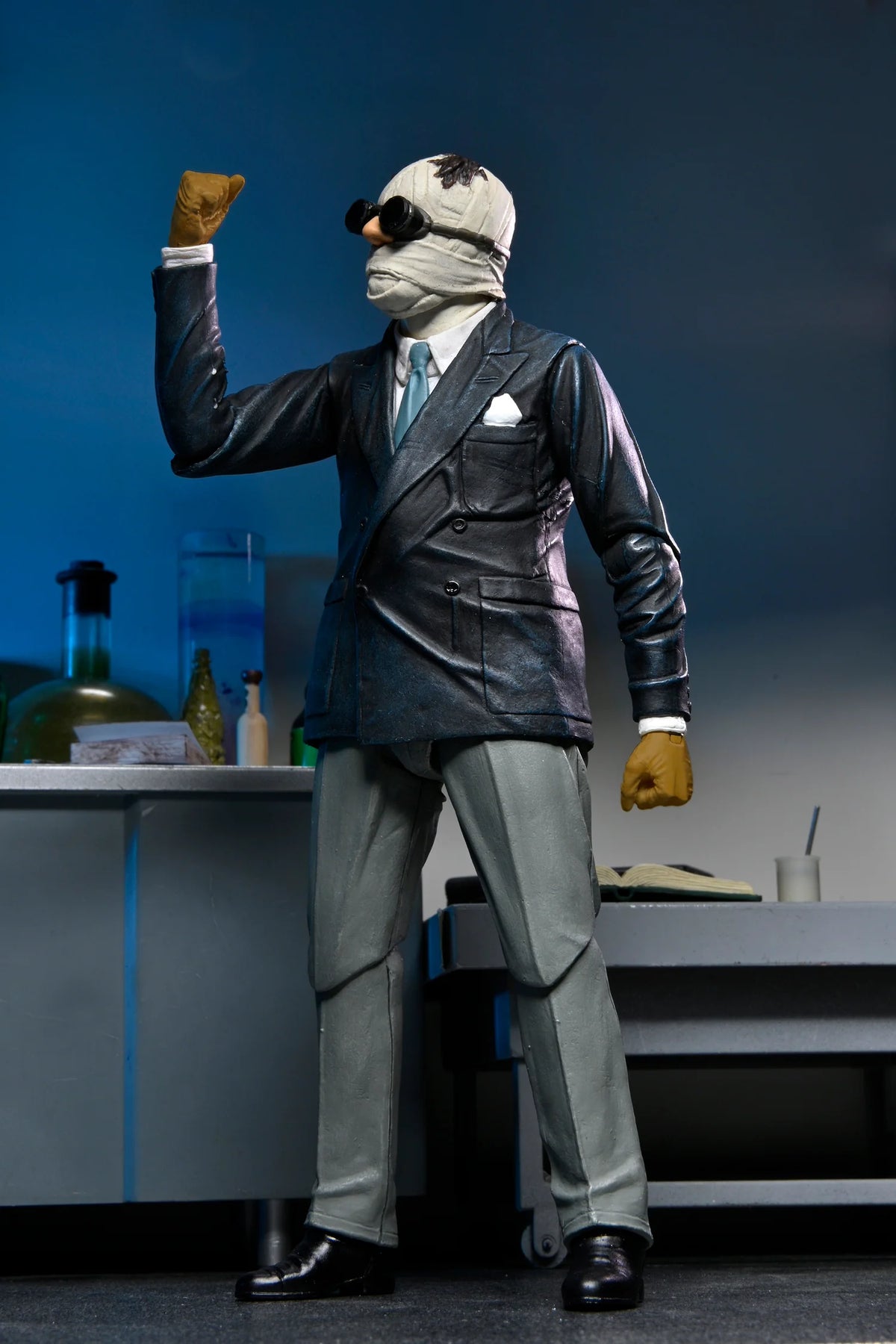 Universal Monsters Ultimate Invisible Man 7" Figure
