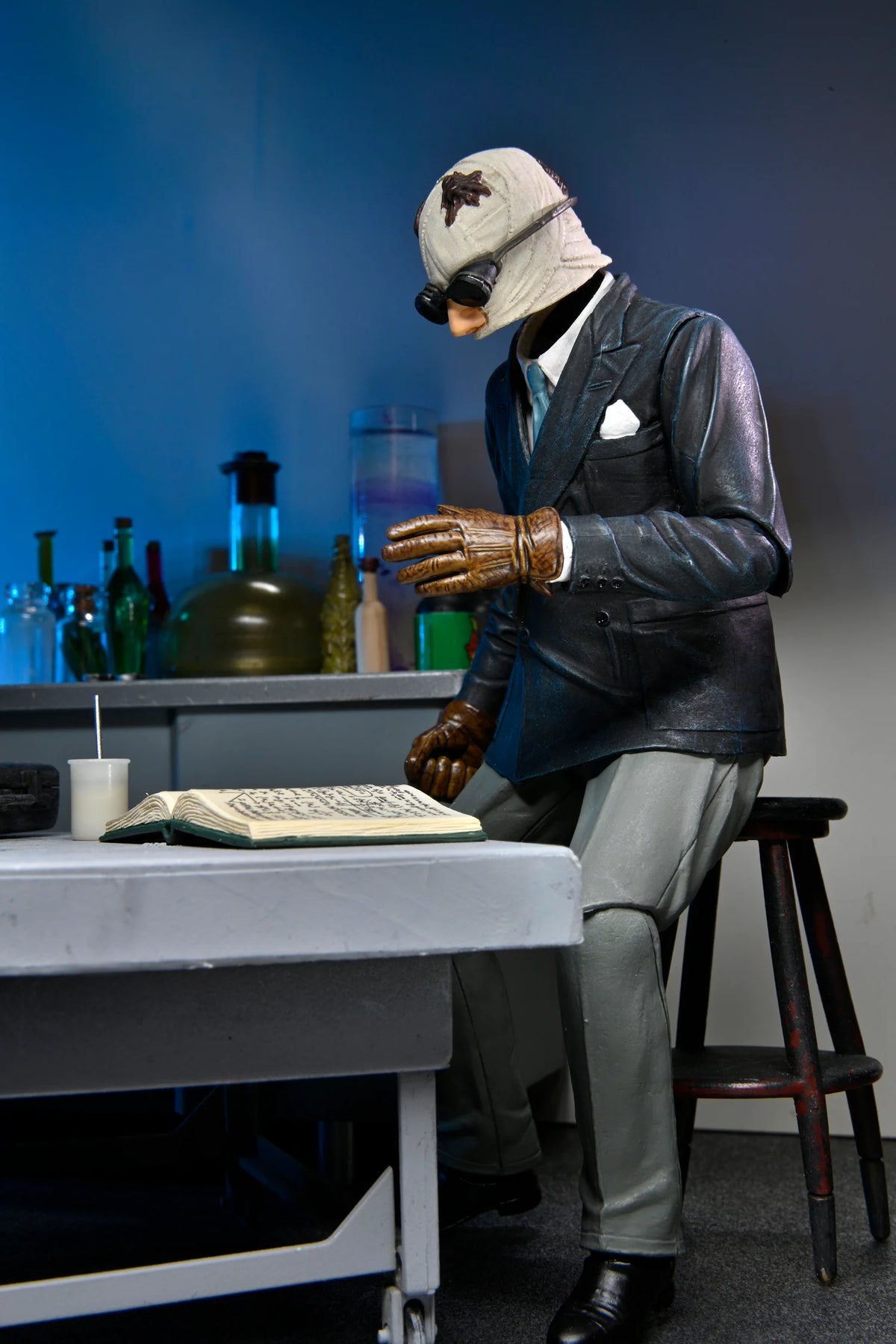 Universal Monsters Ultimate Invisible Man 7" Figure