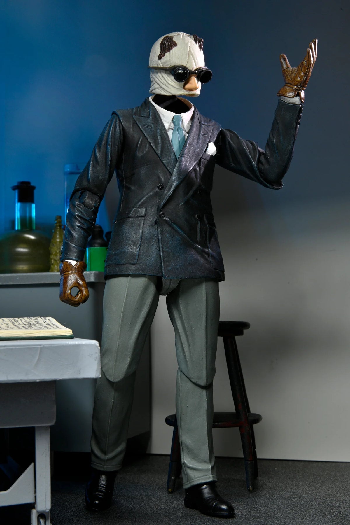 Universal Monsters Ultimate Invisible Man 7" Figure