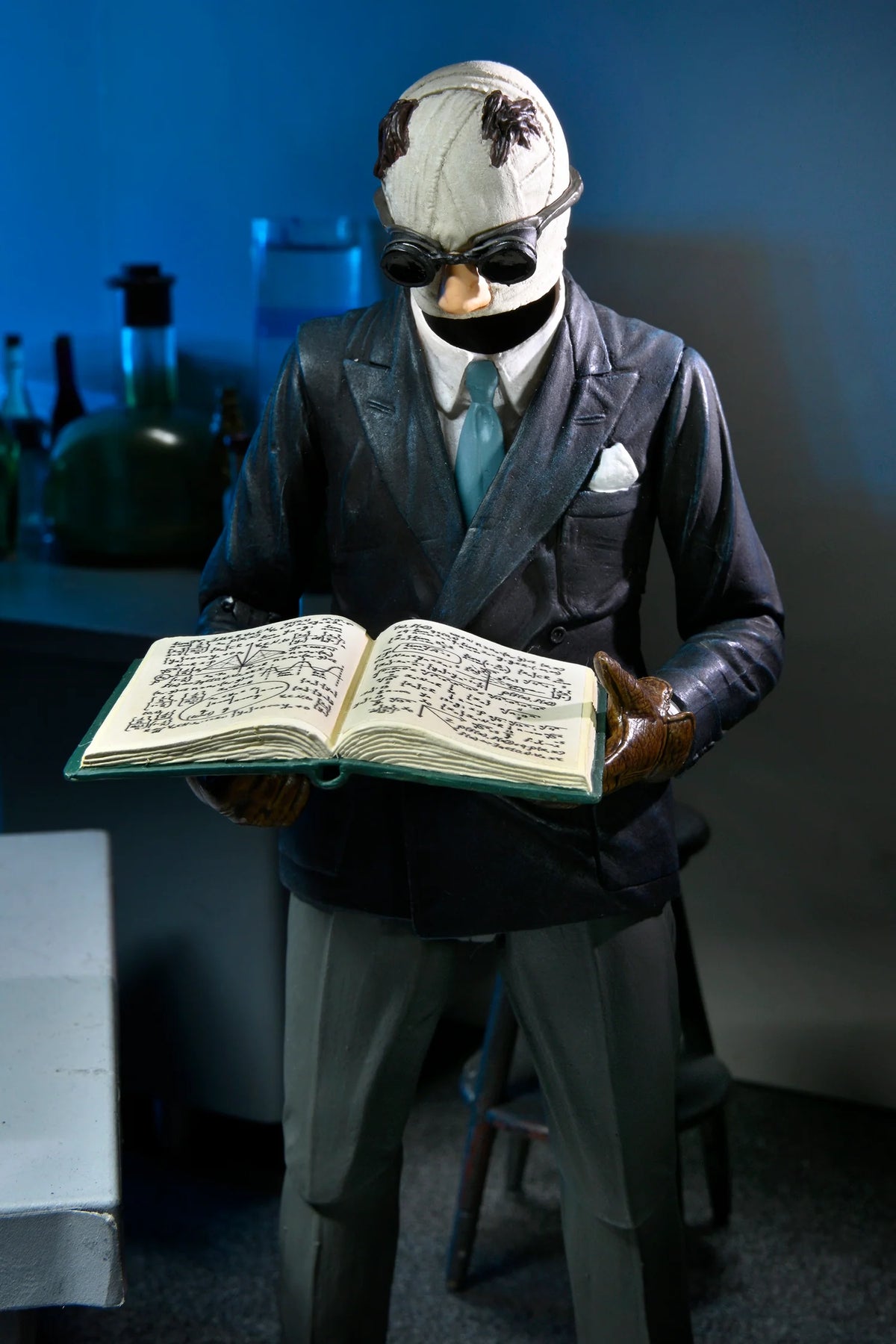 Universal Monsters Ultimate Invisible Man 7" Figure